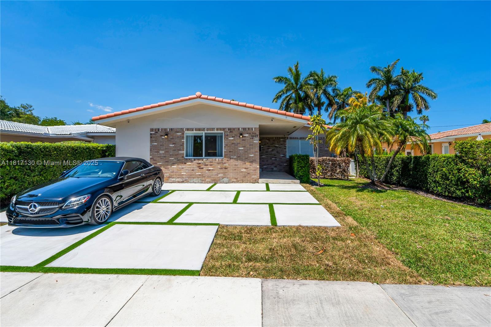 HOLLYWOOD LAKES SECTION - Residential