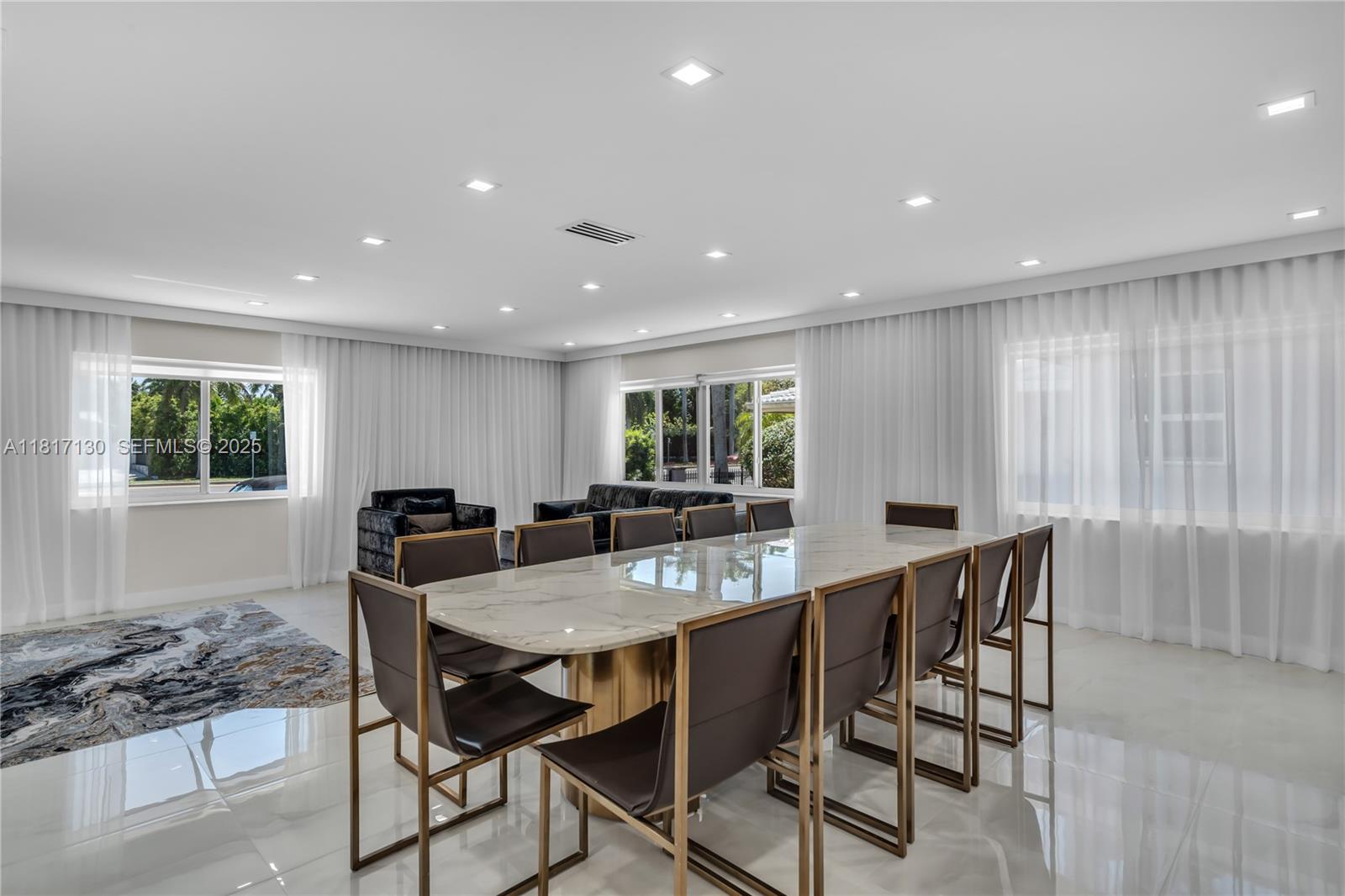 HOLLYWOOD LAKES SECTION - Residential