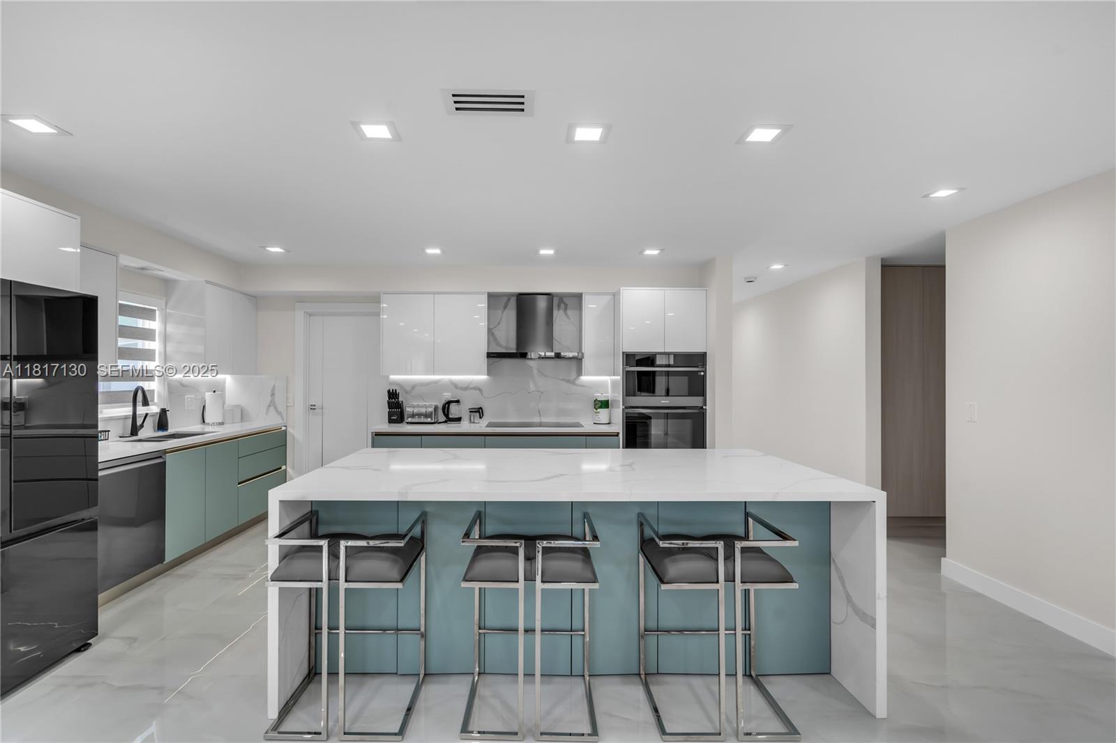 HOLLYWOOD LAKES SECTION - Residential