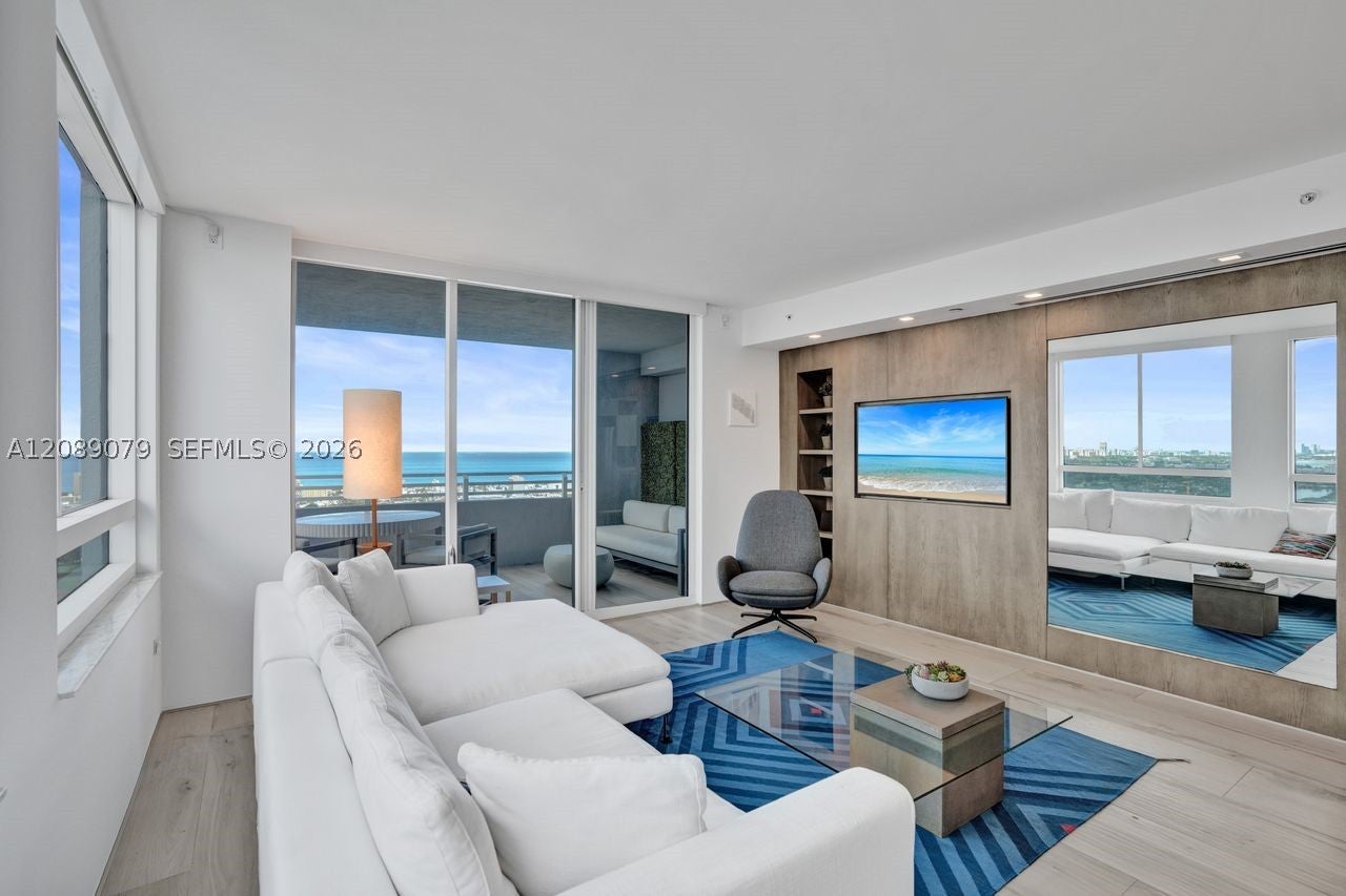 1330 West Ave 3407, Miami Beach, FL, 33139/$1,147,000 2 1330 West Ave 3407