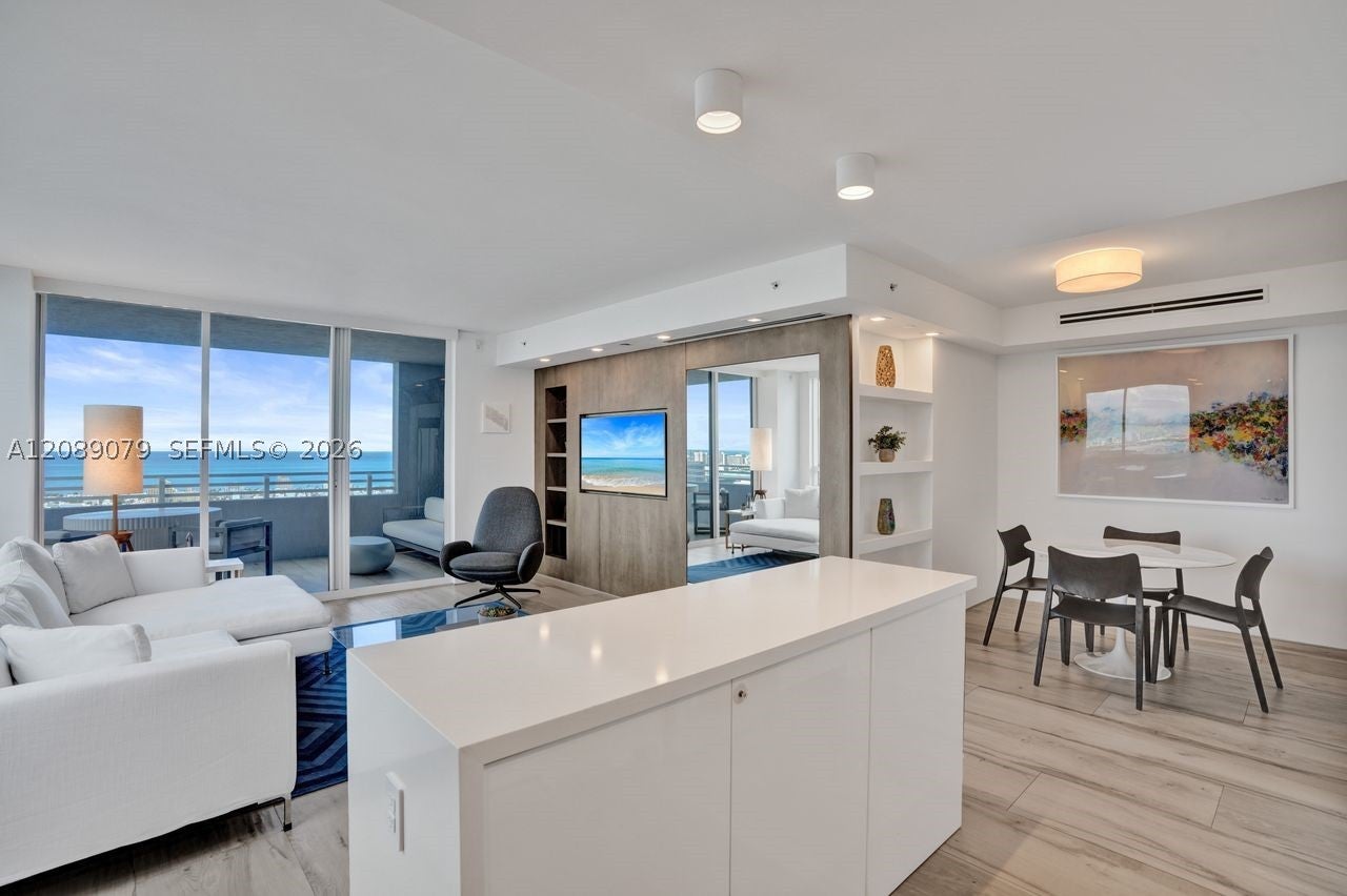 1330 West Ave 3407, Miami Beach, FL, 33139/$1,147,000 3 1330 West Ave 3407