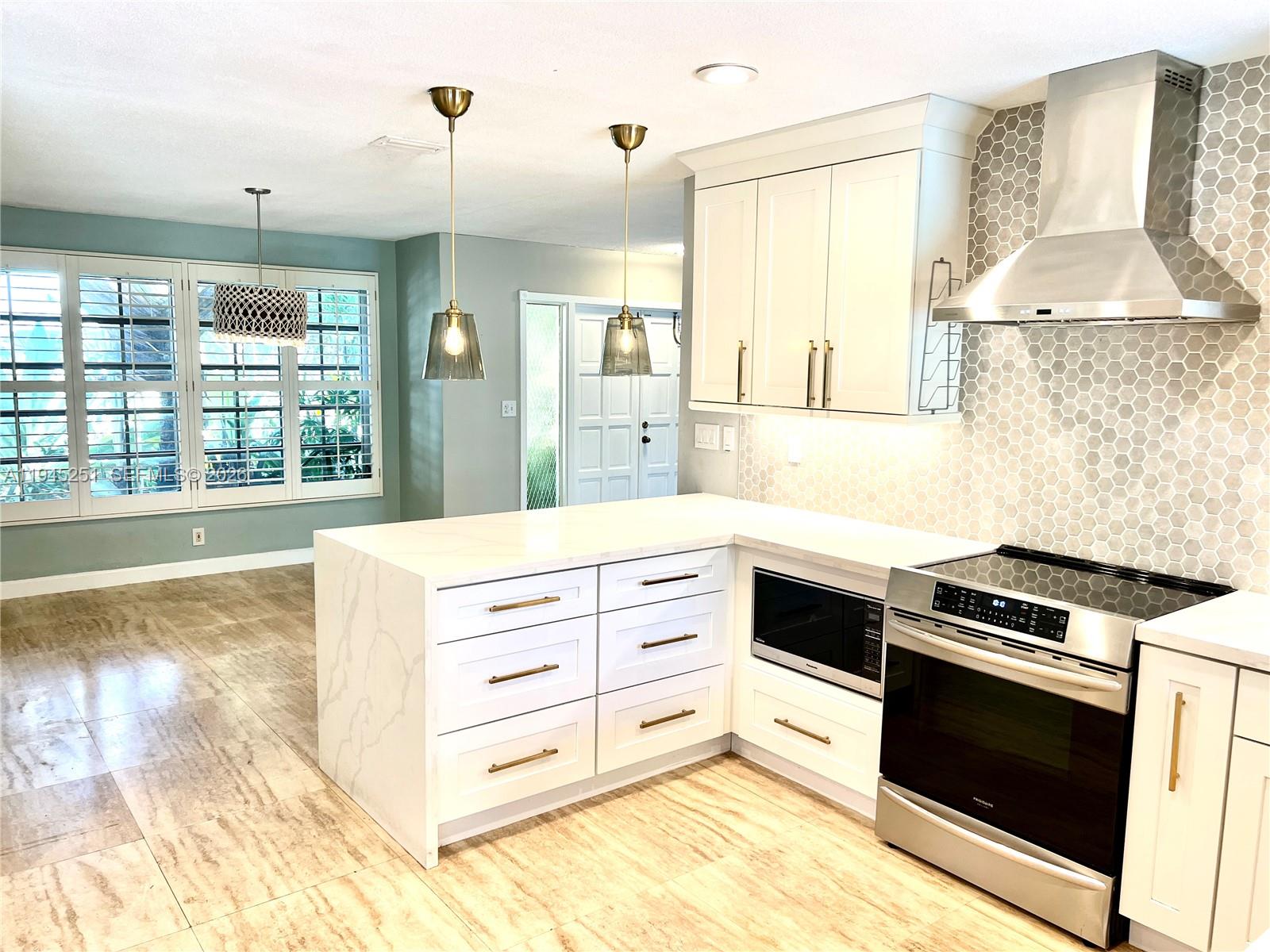 MIRROR LAKE ESTATES SEC F - Residential