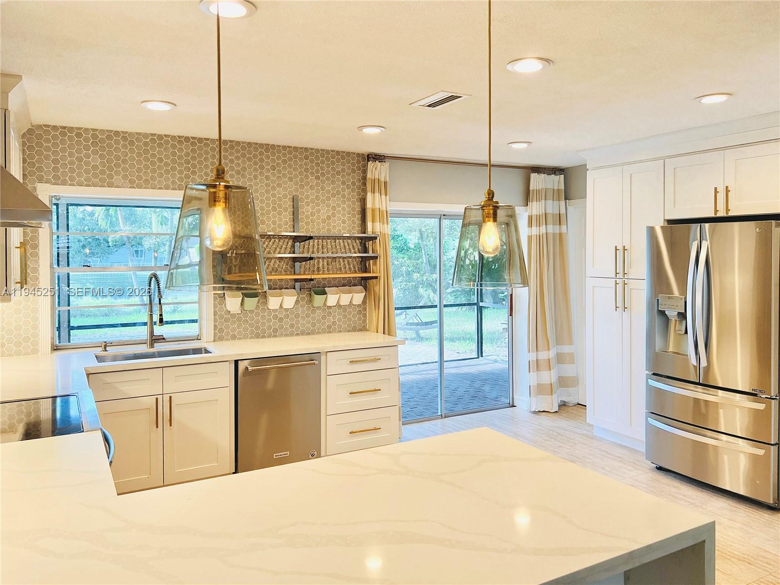 MIRROR LAKE ESTATES SEC F - Residential