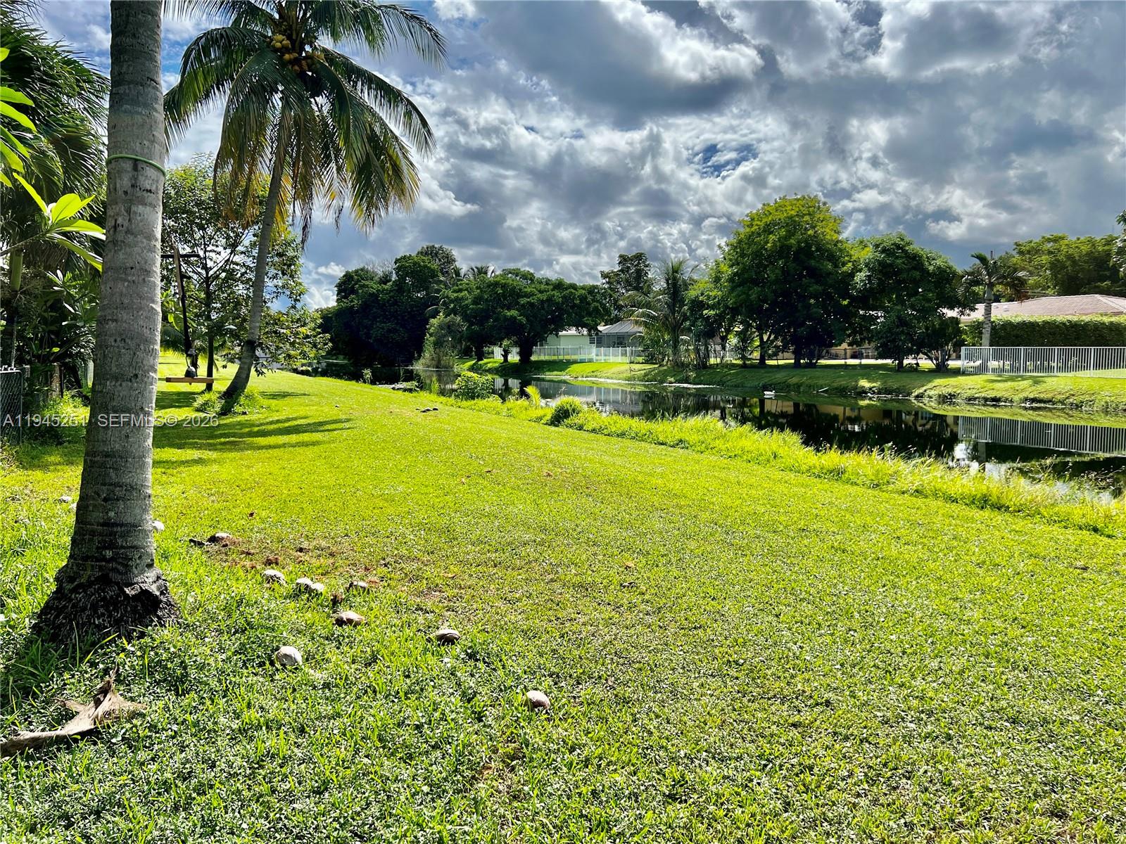 MIRROR LAKE ESTATES SEC F - Residential