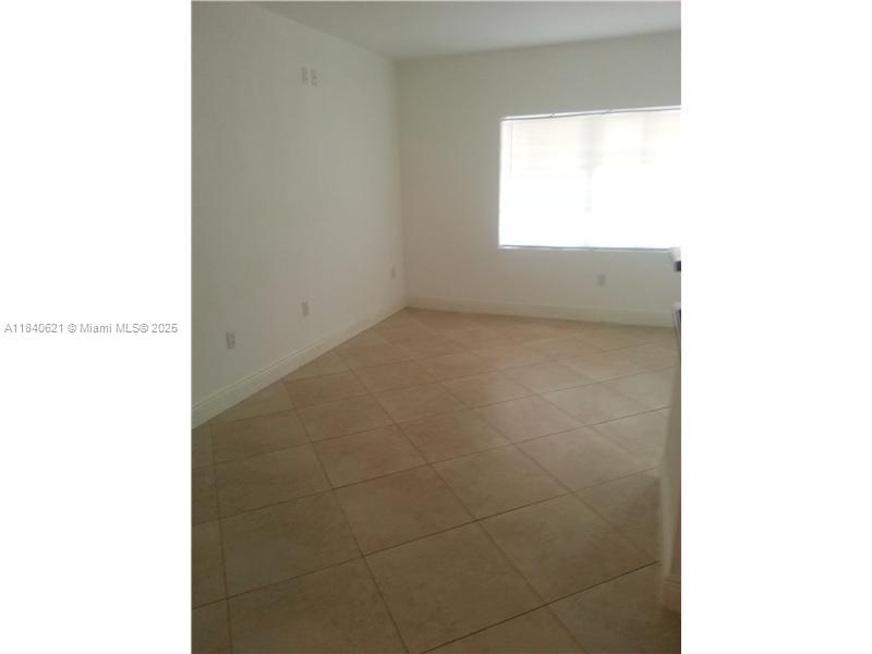 1034 Lenox Ave 4