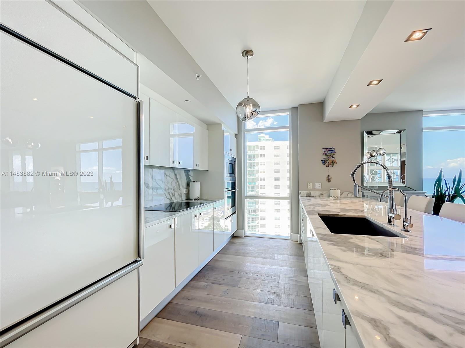 APOGEE BEACH CONDOMINIUM - Residential