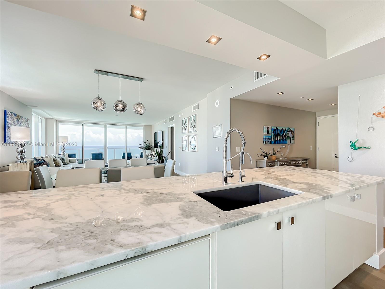 APOGEE BEACH CONDOMINIUM - Residential