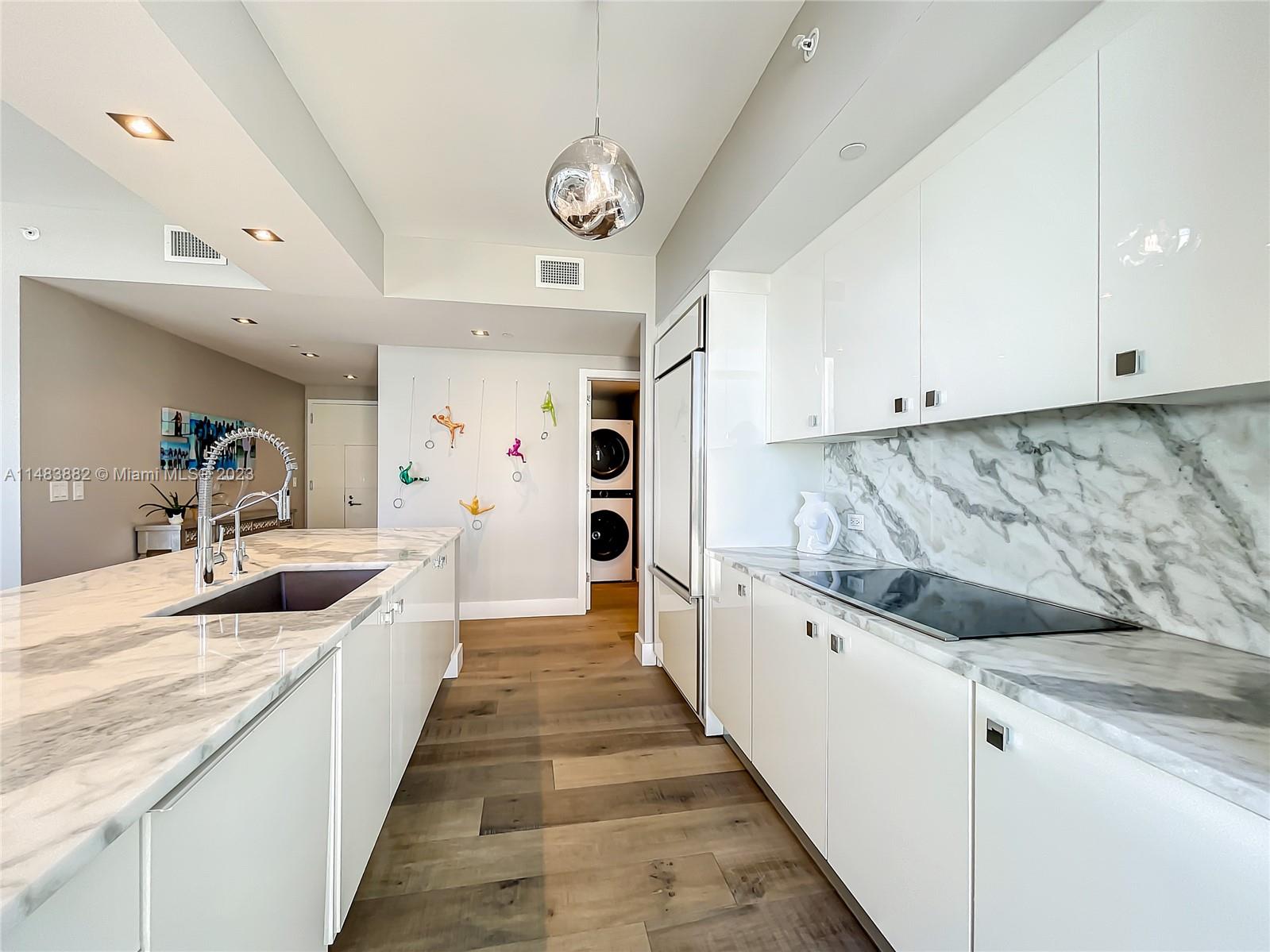 APOGEE BEACH CONDOMINIUM - Residential