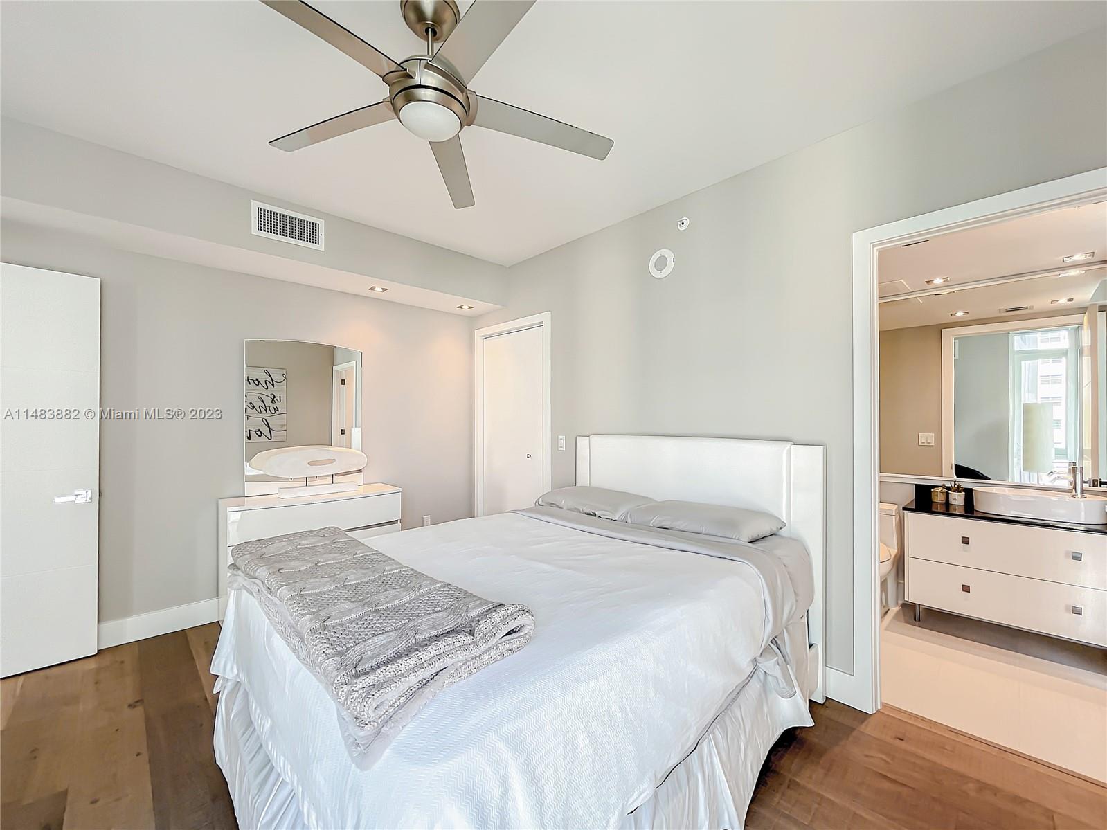 APOGEE BEACH CONDOMINIUM - Residential