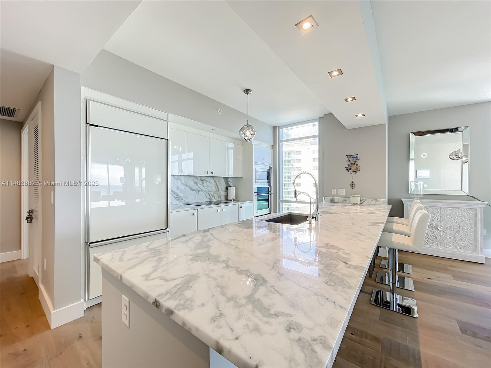 APOGEE BEACH CONDOMINIUM - Residential