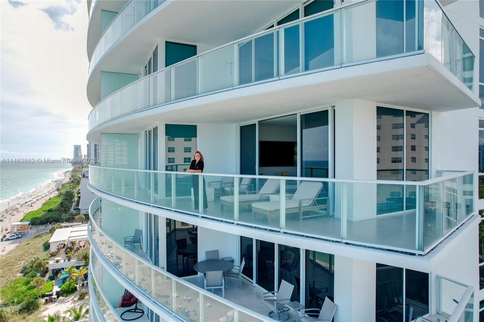 APOGEE BEACH CONDOMINIUM - Residential