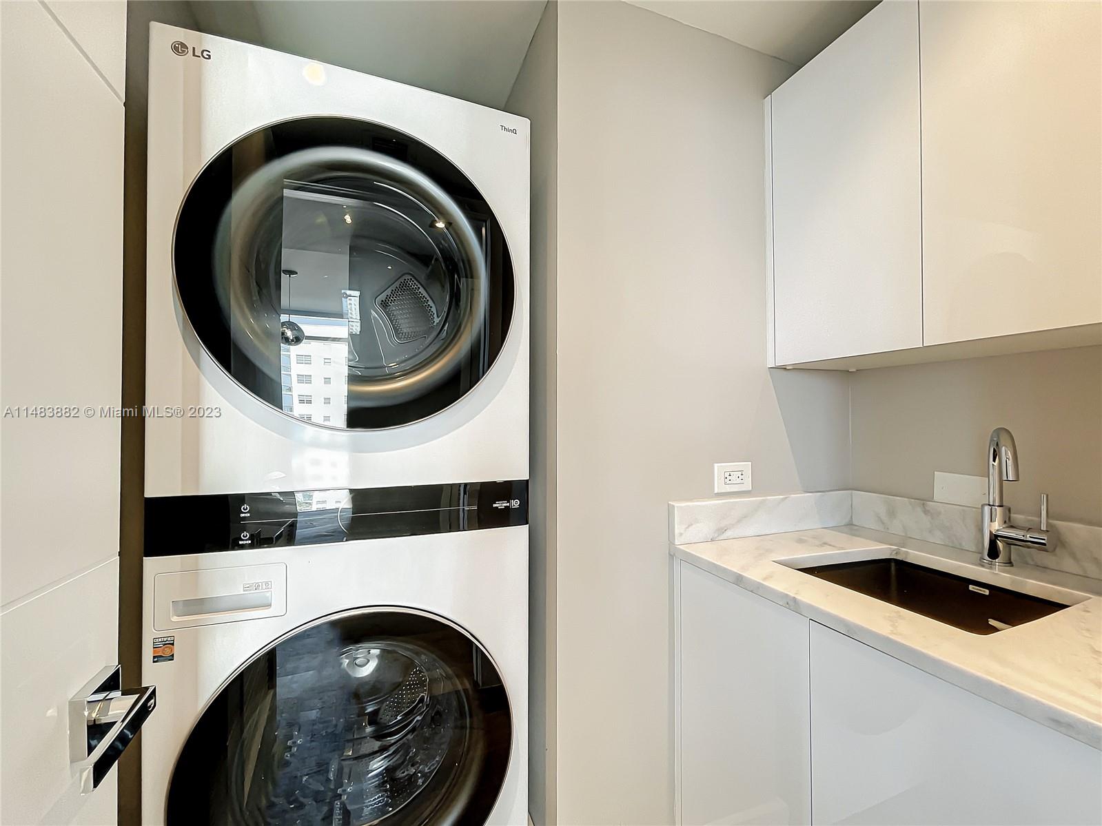 APOGEE BEACH CONDOMINIUM - Residential