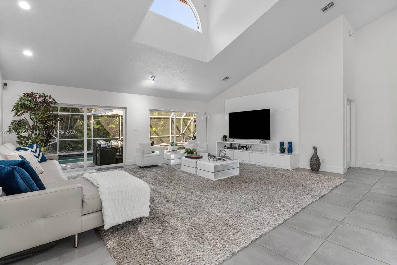 PALM-AIRE OAKS COURSE EST - Residential