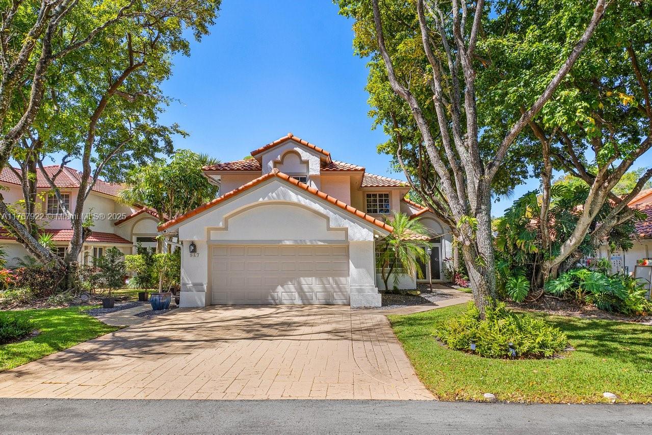 517 Misty Oaks Dr