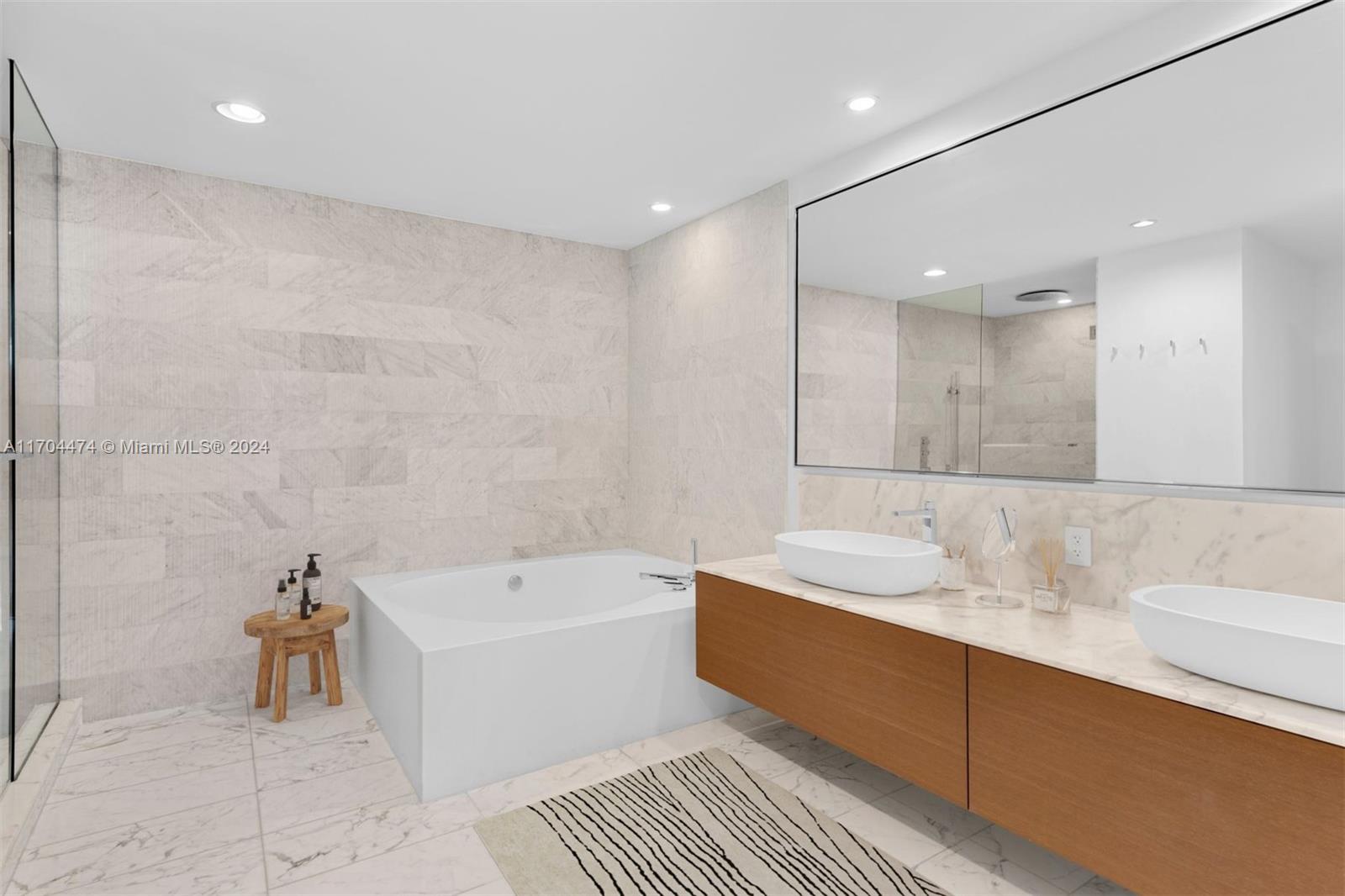 OCEANA BAL HARBOUR CONDO - Residential