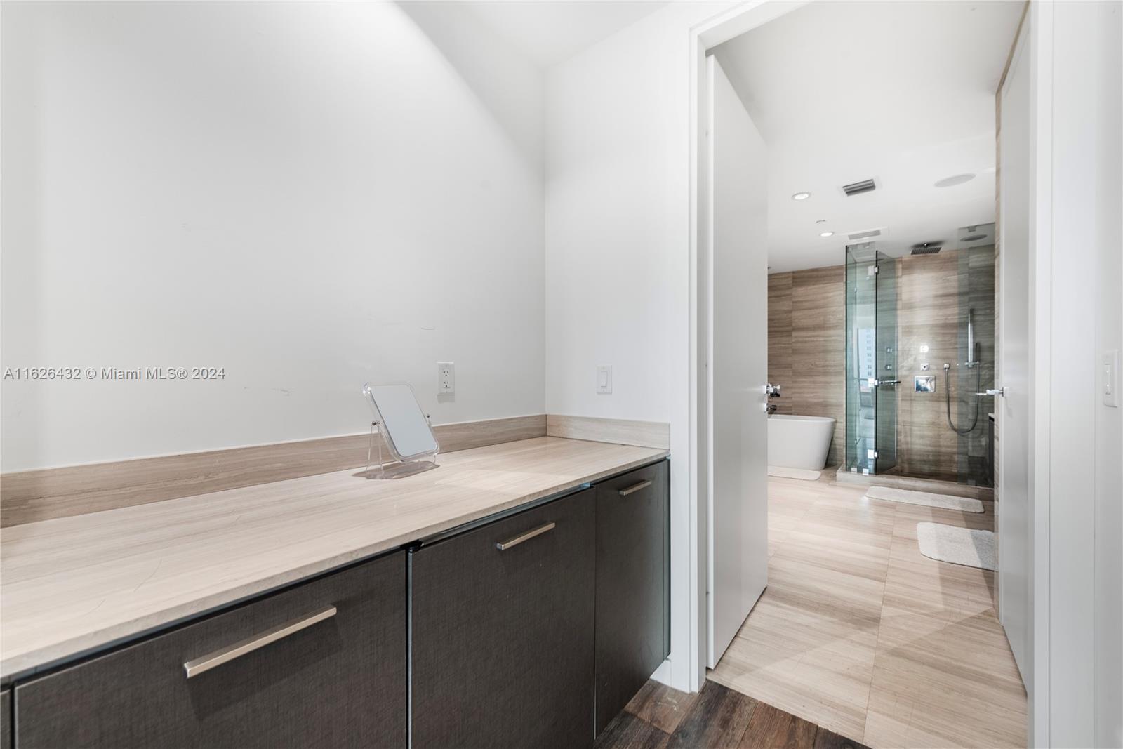 Photo 6 of 10 of 3250 NE 188th St 504 condo