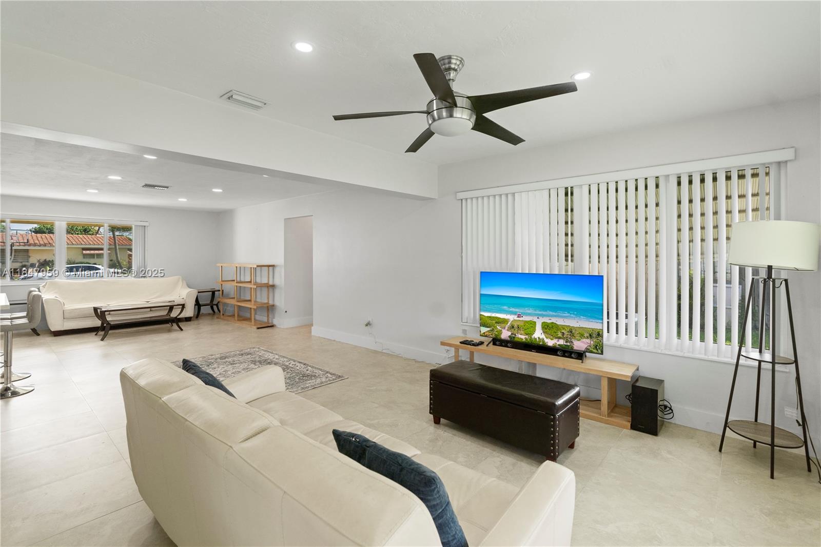 8560 NW 16th St, Pembroke Pines, FL, 33024/$464,900 4 8560 NW 16th St