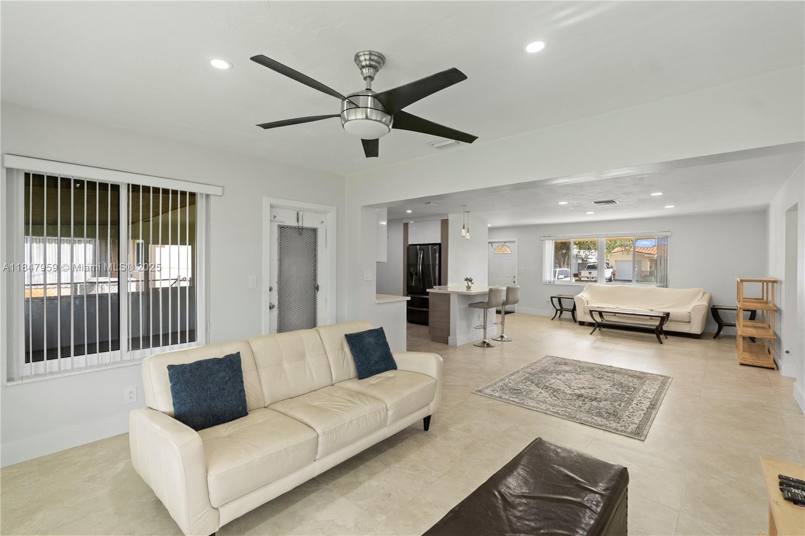 8560 NW 16th St, Pembroke Pines, FL, 33024/$464,900 3 8560 NW 16th St