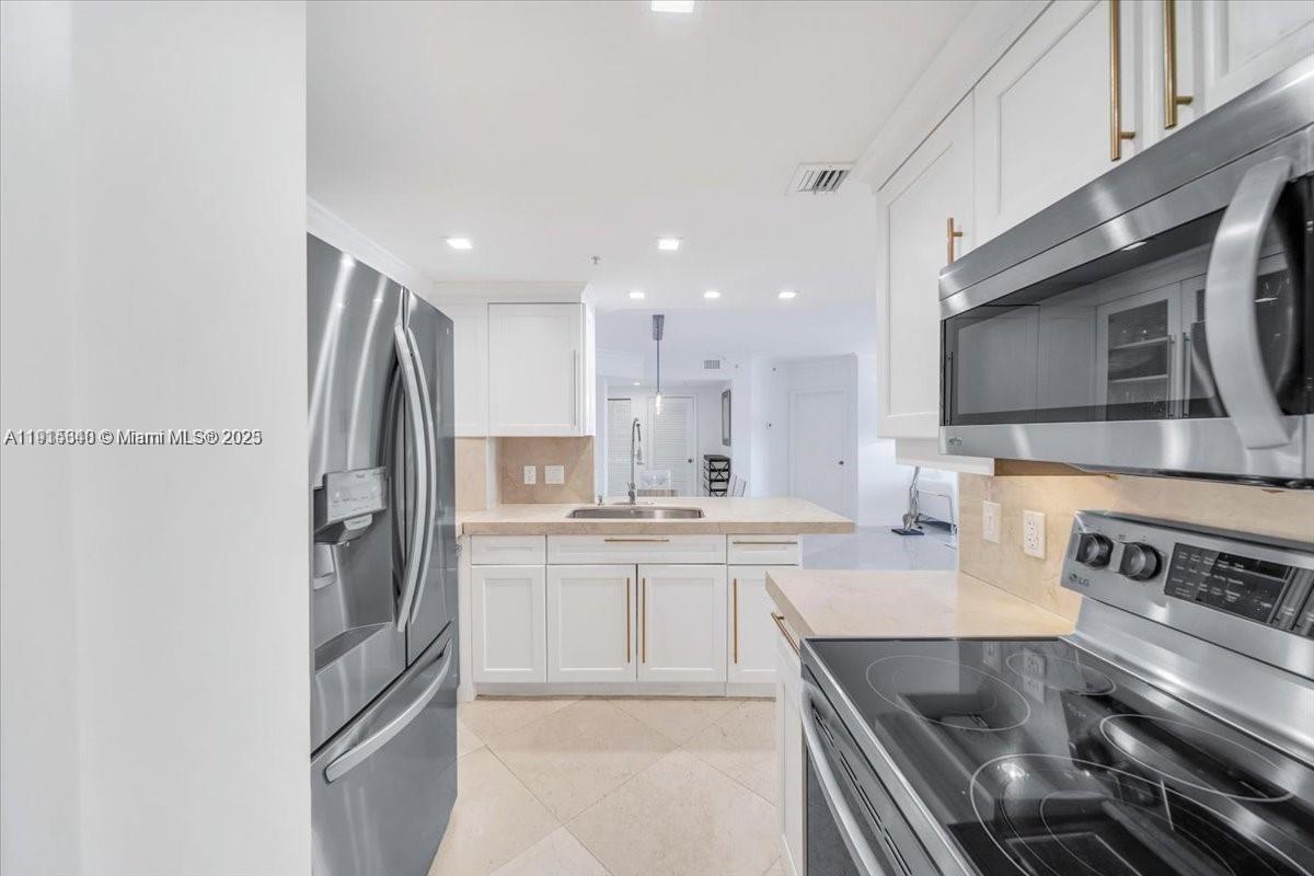 COURVOISIER COURTS CONDO - Residential Lease