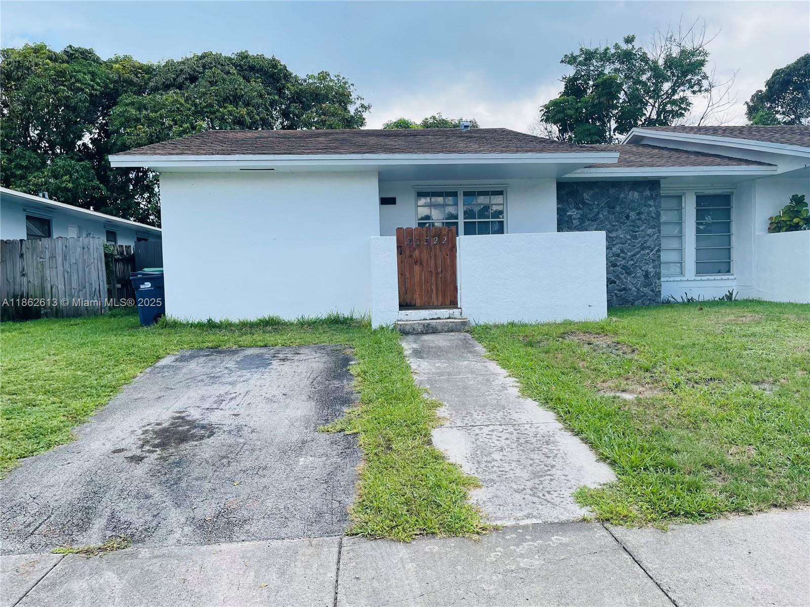 For Rent in Cutler Bay! Spacious duplex i, just minutes from Publix, great schools, and Black Point Marina. Features include a washer/dryer, Tenant responsible for all utilities (electricity, water, internet, lawn maintenance, etc. We present all offers.