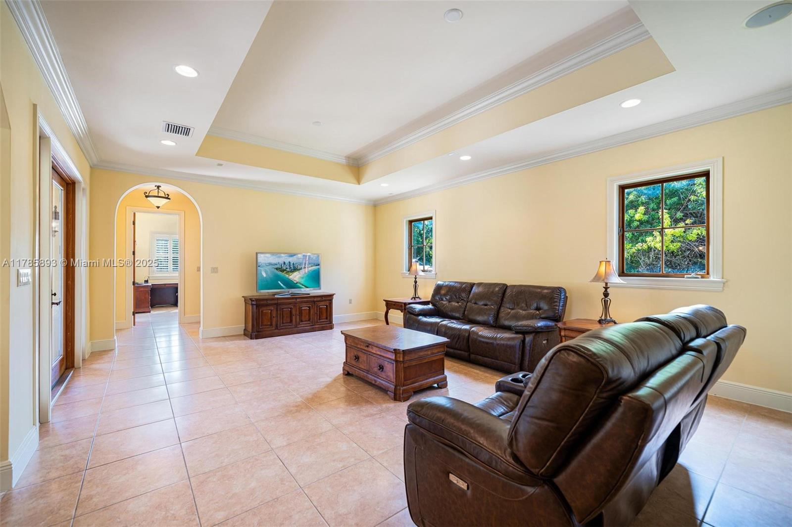 6075 SW 85th Ave