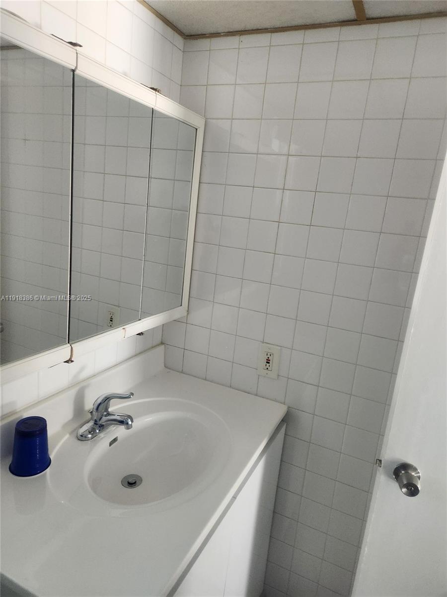 SUNRISE LAKES 51 CONDO - Residential Lease