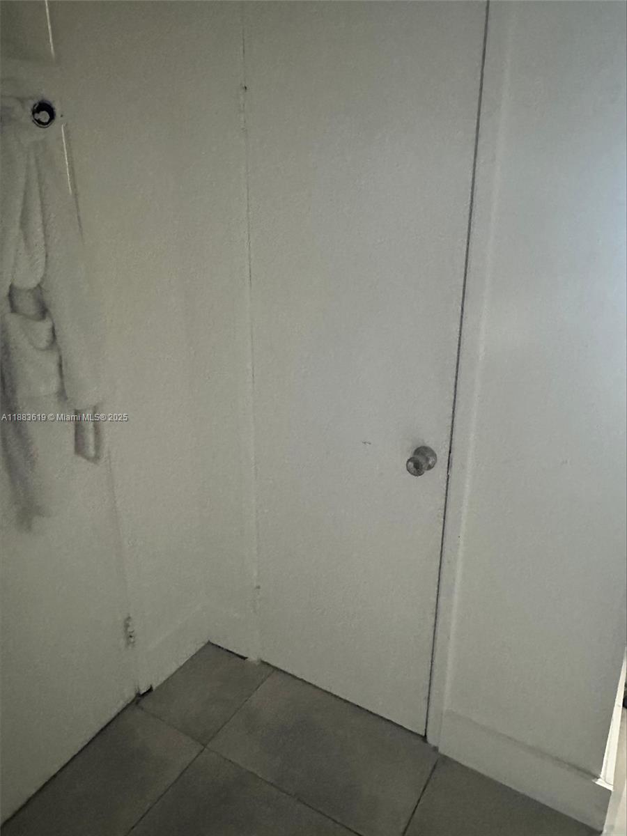 JADE WINDS GROUP - - Residential Lease