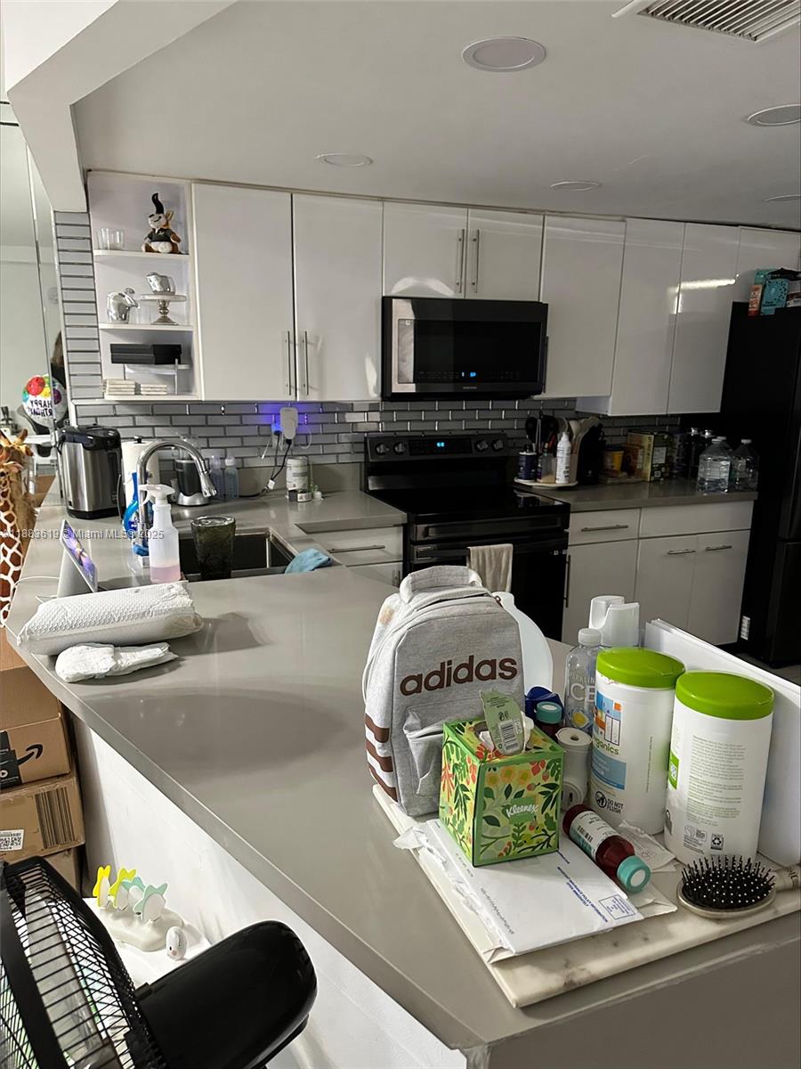 JADE WINDS GROUP - - Residential Lease