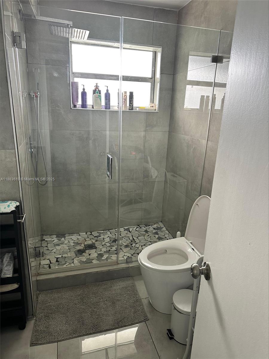 JADE WINDS GROUP - - Residential Lease