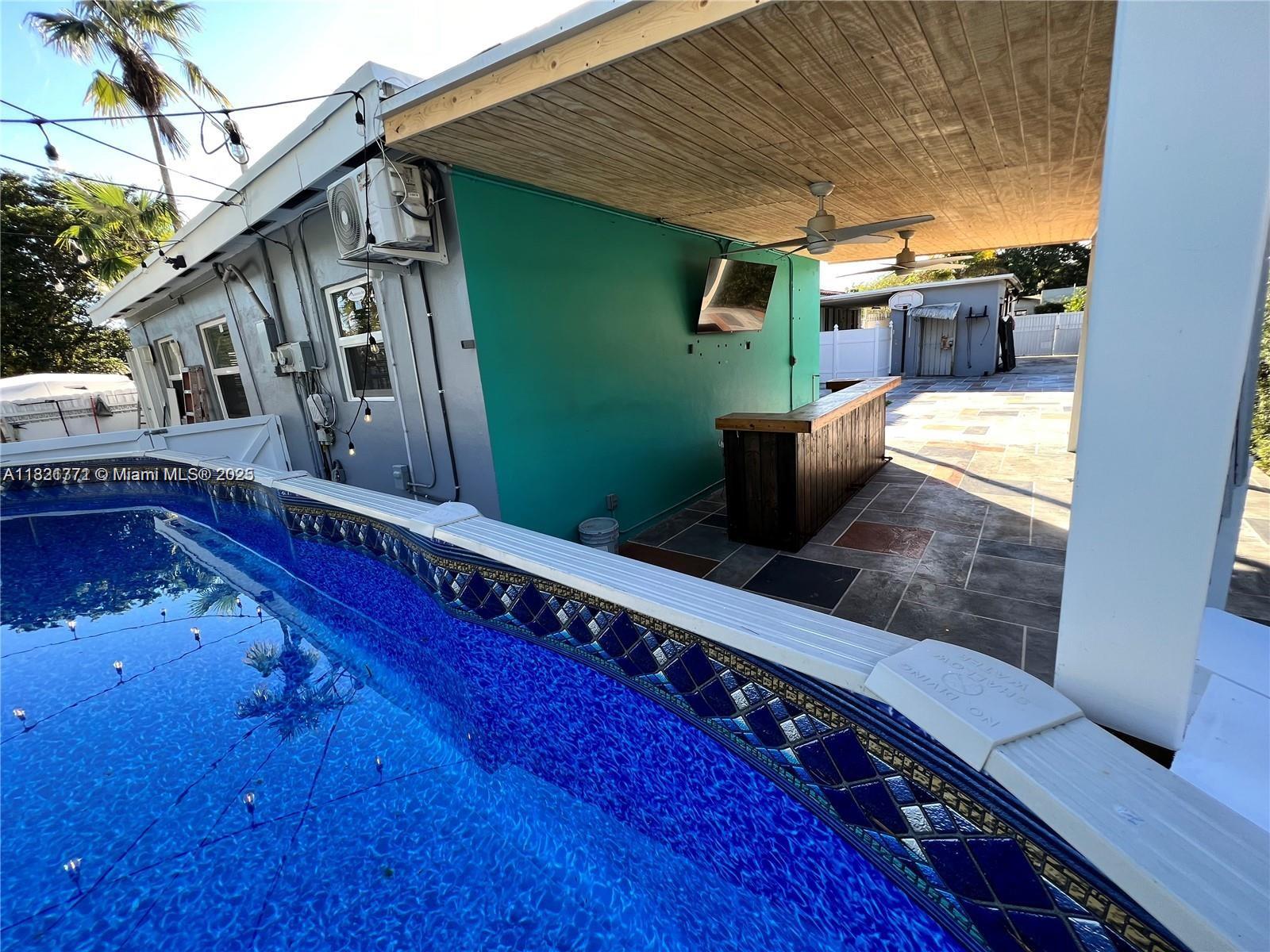 905 NE 111th St 905