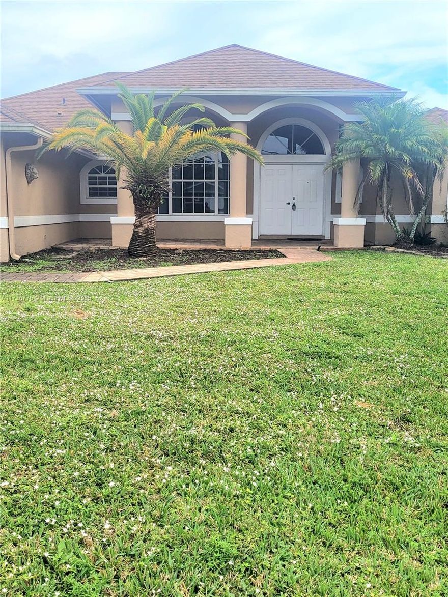 Spacious 4/2 home with over 2500 sqft. This home has a very open floor plan with soaring ceilings throughout. If you crave a large master retreat with an XL master bath this home will have you checking that box off for sure. The split floor plan will also ensure your privacy. The home has been well-kept and loved but there is a great opportunity for you to put your stamp on it as well. The 1.5 acre park-like setting is a blank slate for you to create your own outdoor paradise. A new air conditioner has been installed in 2023. We are conveniently located just minutes from Northlake. There are no HOA's here so bring your boat, RV, or any toys you wish.