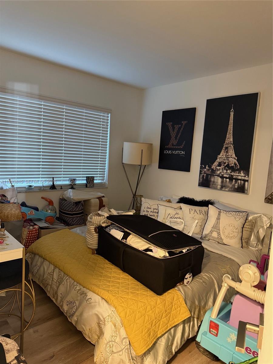 VILLAGE OF KINGS CREEK CO - Residential