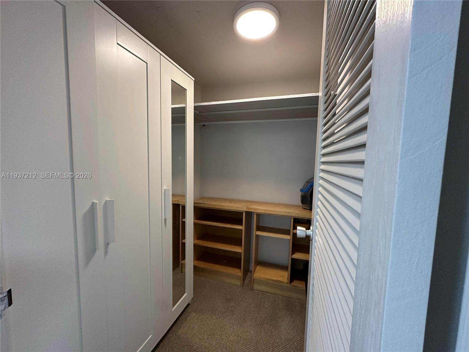 KING COLE CONDO - Residential