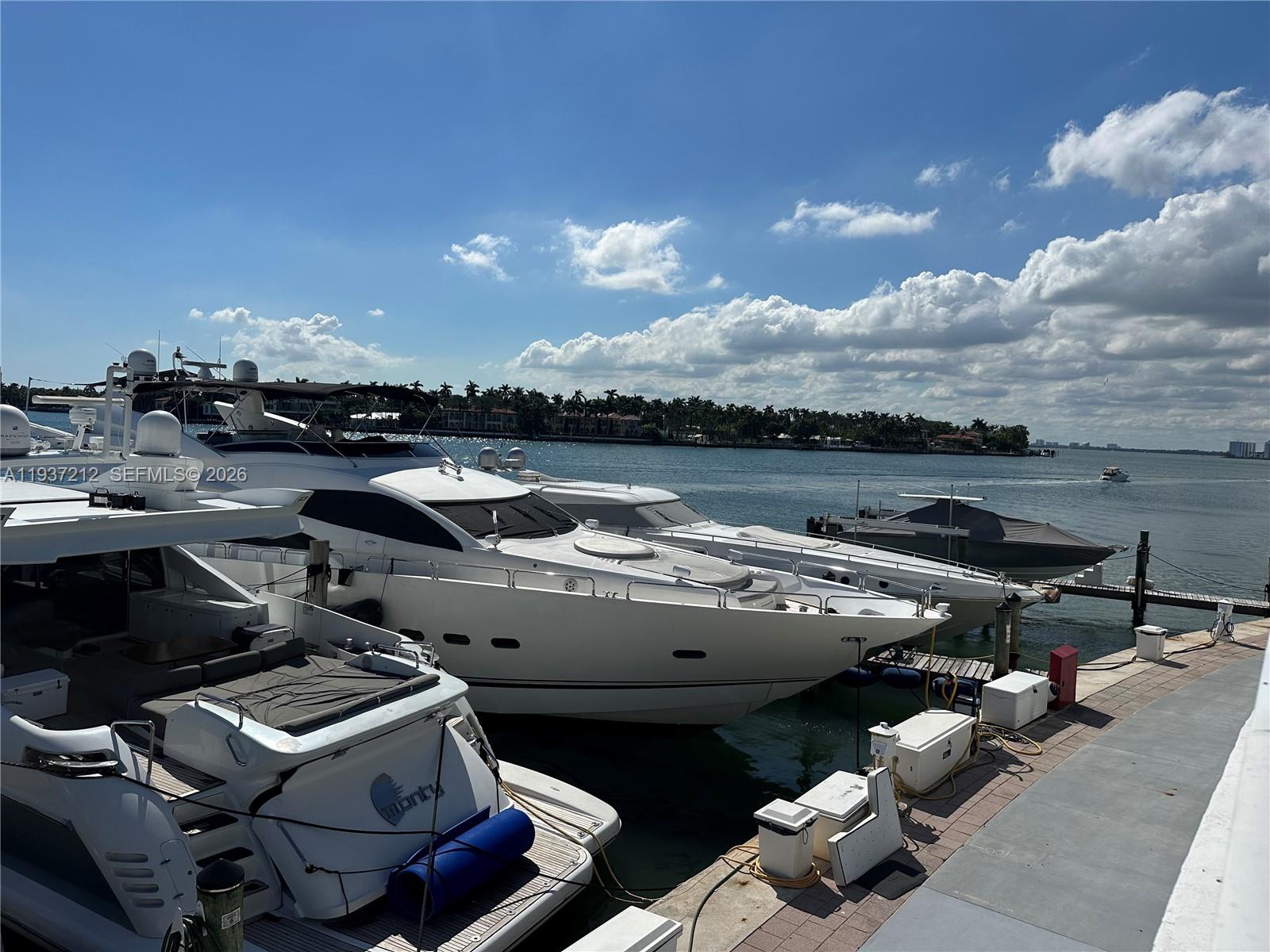 KING COLE CONDO - Residential