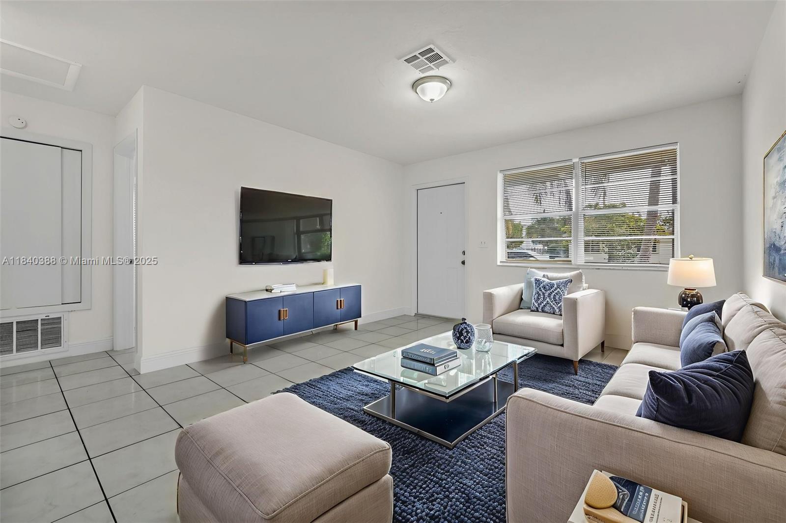 451 SW 28th Ave
