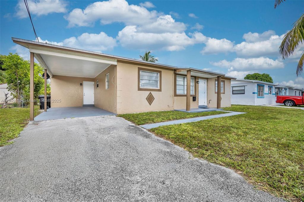 Photo of 451 SW 28th Ave, Fort Lauderdale, FL 33312 (MLS # A11840388)