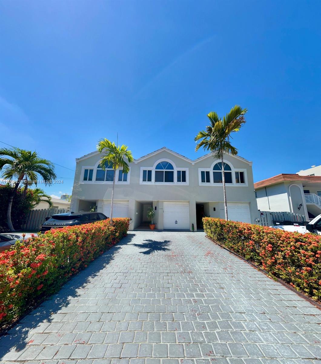 View North Miami Beach, FL 33160 townhome