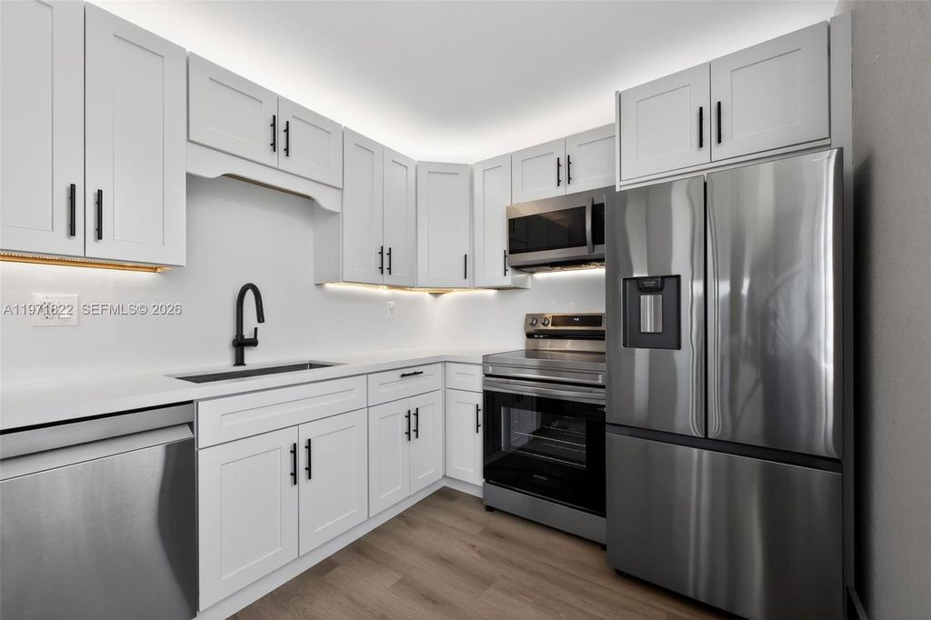 Photo of 9420 Tangerine Pl #407, Davie, FL 33324 (MLS # A11971822)