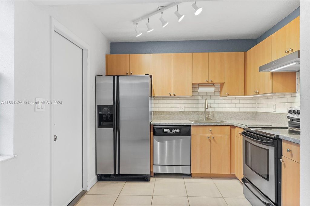 Photo of 4791 NW 9th Dr #4791A, Plantation, FL 33317 (MLS # A11601426)