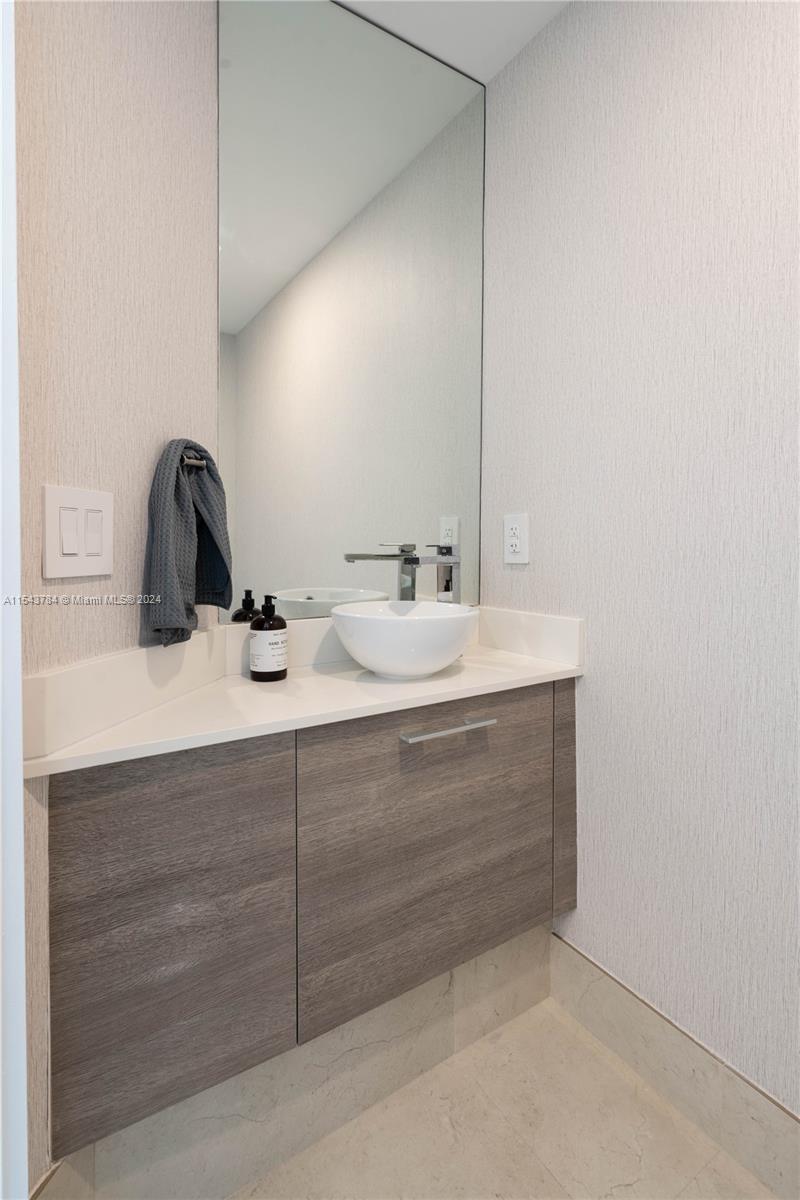 PARAISO BAY CONDO - Residential Lease