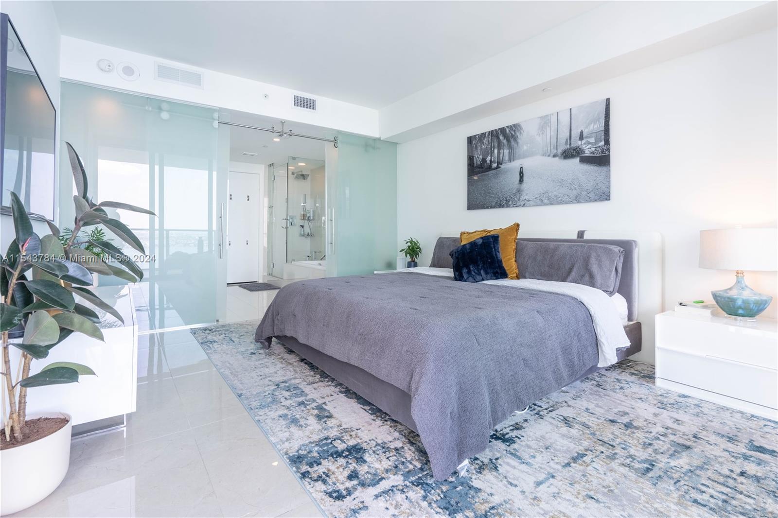PARAISO BAY CONDO - Residential Lease