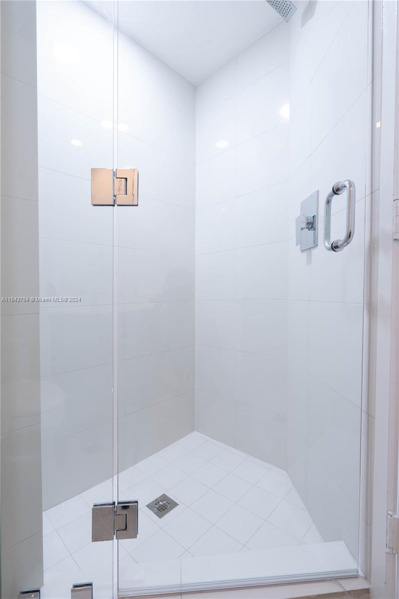 PARAISO BAY CONDO - Residential Lease