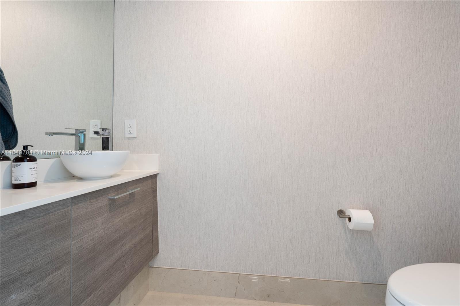 PARAISO BAY CONDO - Residential Lease
