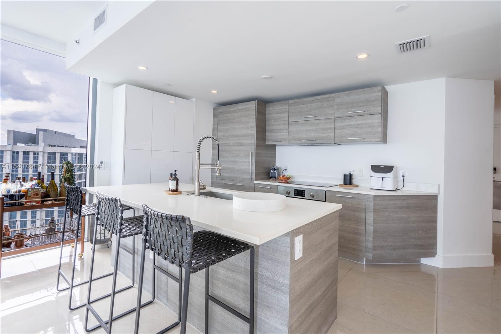 PARAISO BAY CONDO - Residential Lease