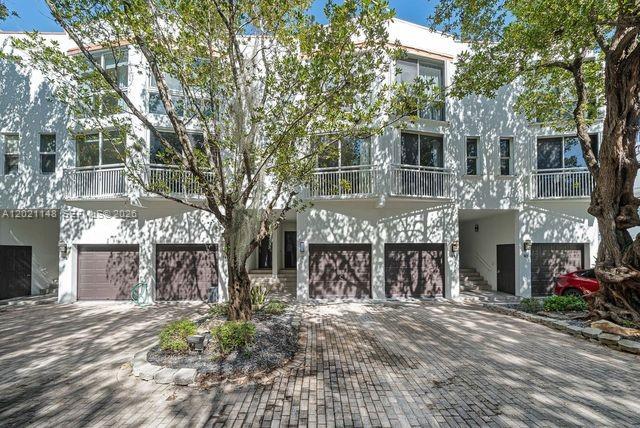 325 Meridian Ave 5