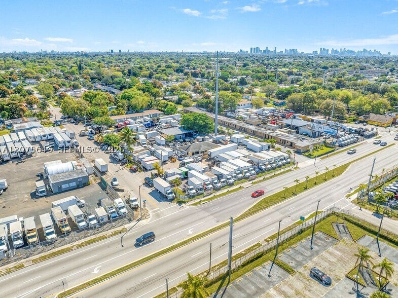8975 NW 27th Ave