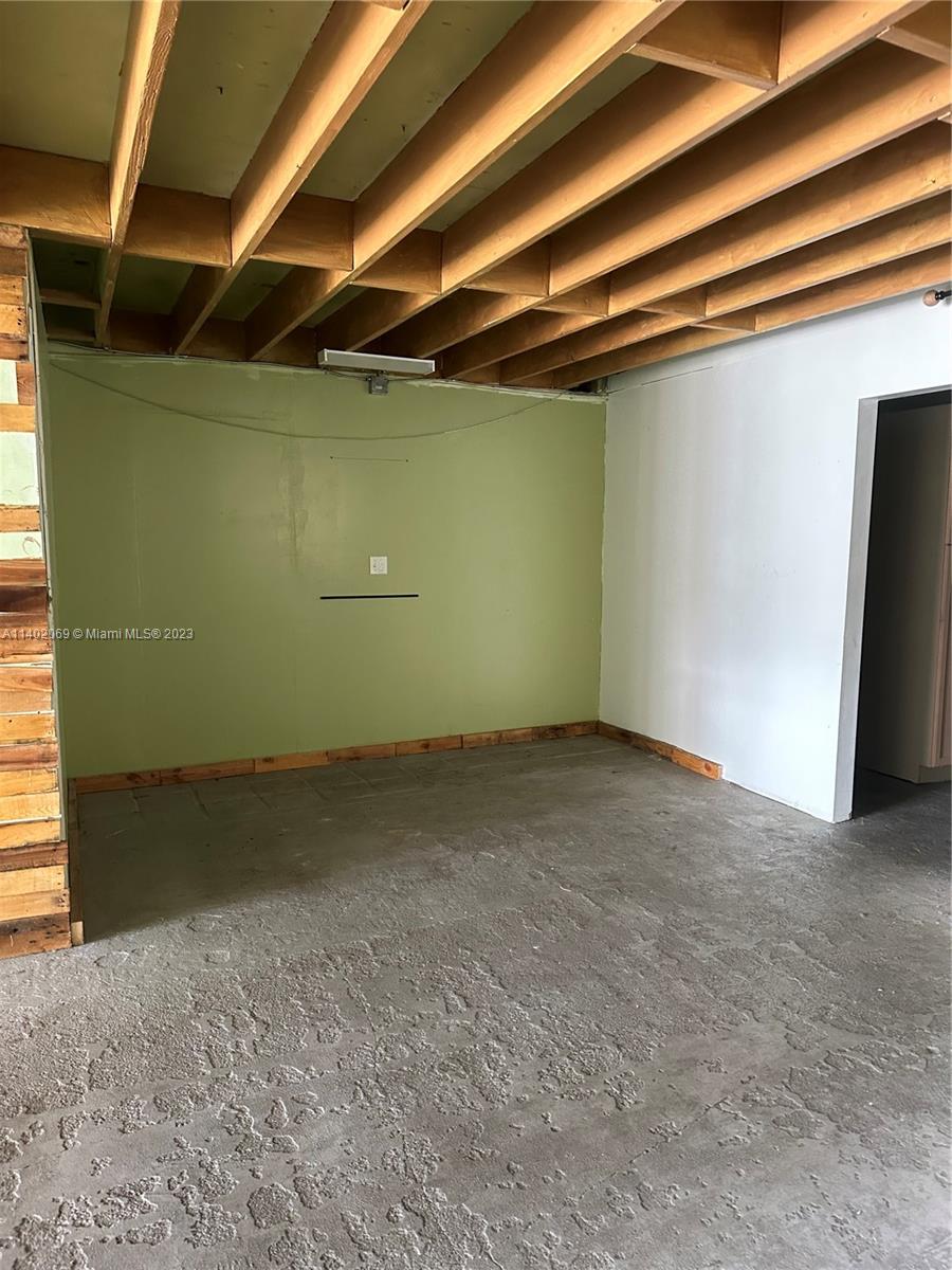 HOLLYWOOD PARK - Residential Lease