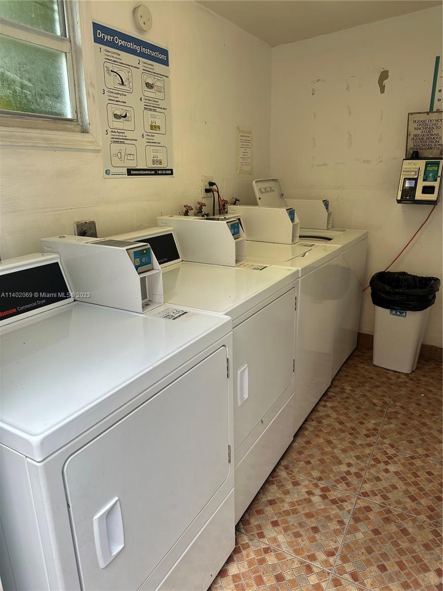 HOLLYWOOD PARK - Residential Lease