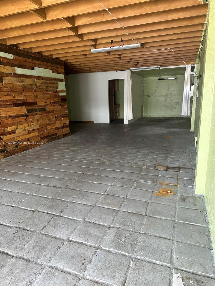 HOLLYWOOD PARK - Residential Lease