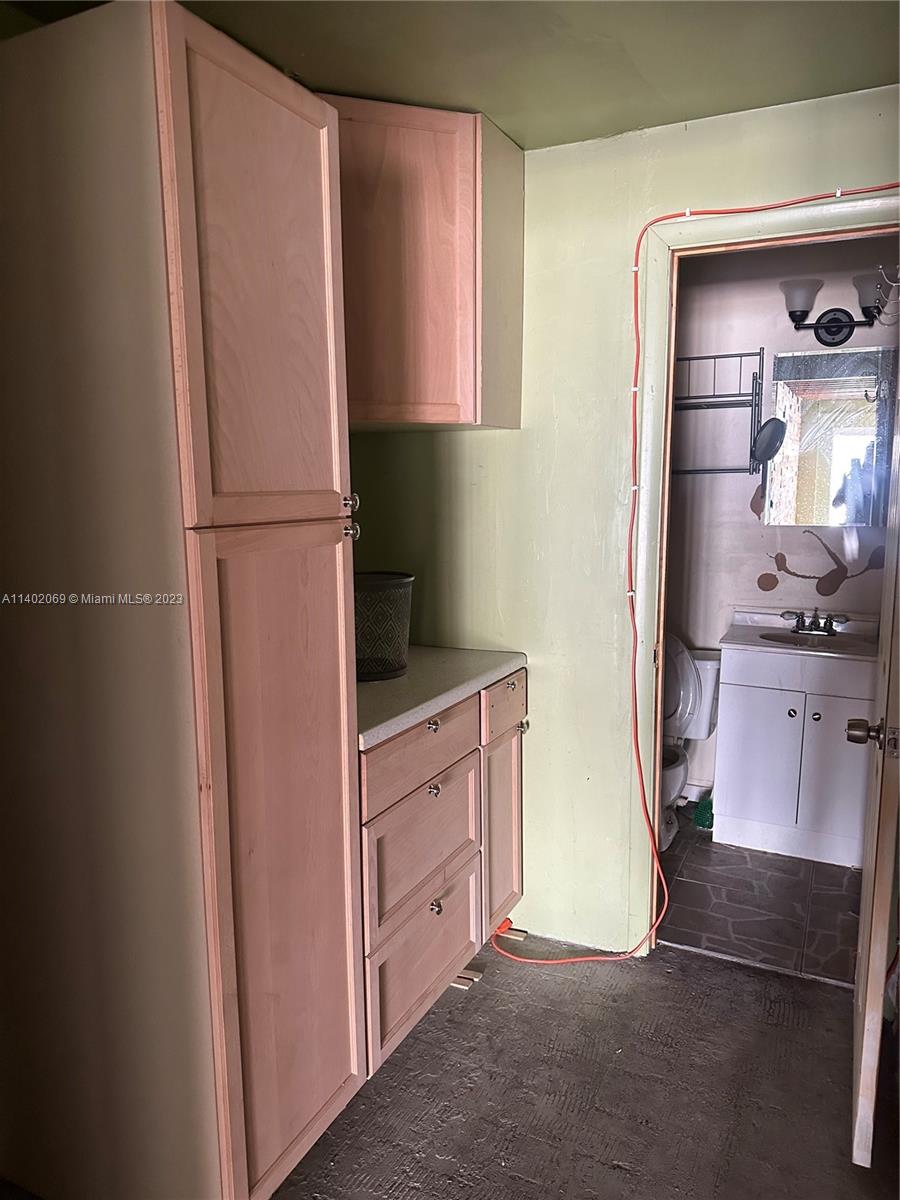 HOLLYWOOD PARK - Residential Lease